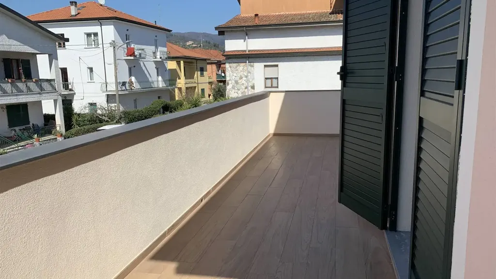 Rõdu - Newly Built Apartment with Terrace in Sarzana