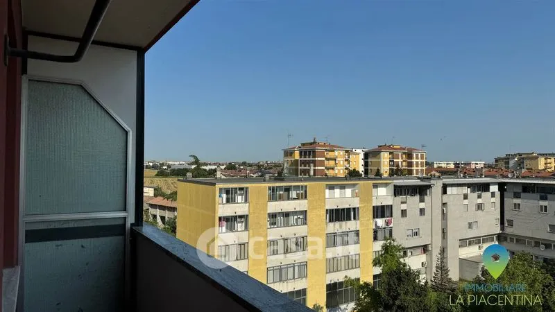 Rõdu - Spacious Student Flat near University in Piacenza