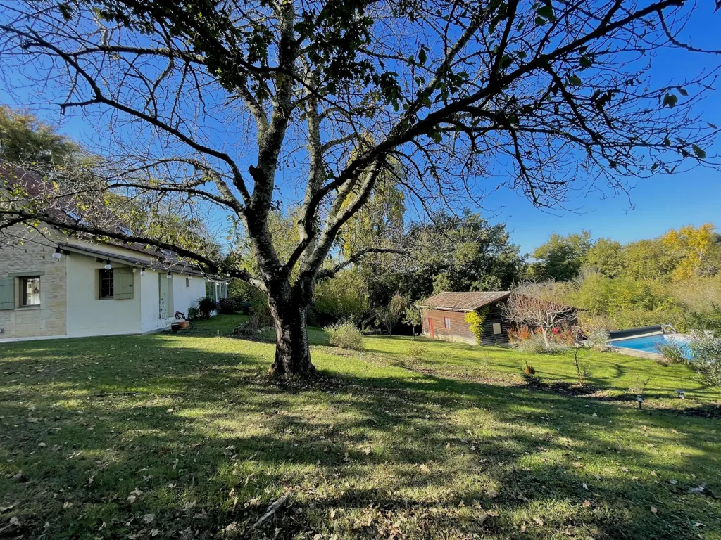 Jardin - Maison en Pierre avec Piscine et Vue Nature