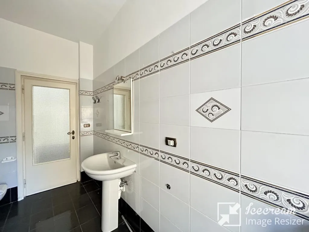Salles de bain - Spacious Apartment with Balcony in Acqui Terme