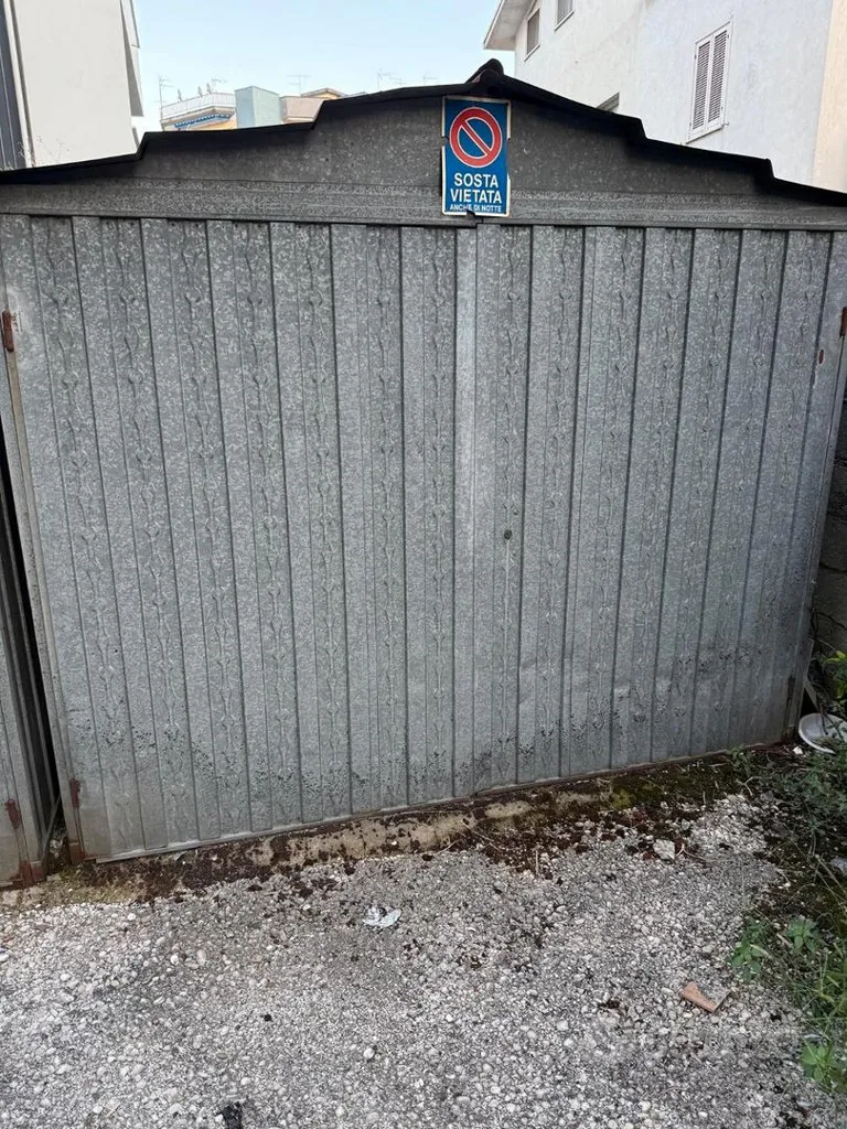 Välivaade - Metal Car Park Box in Cassino