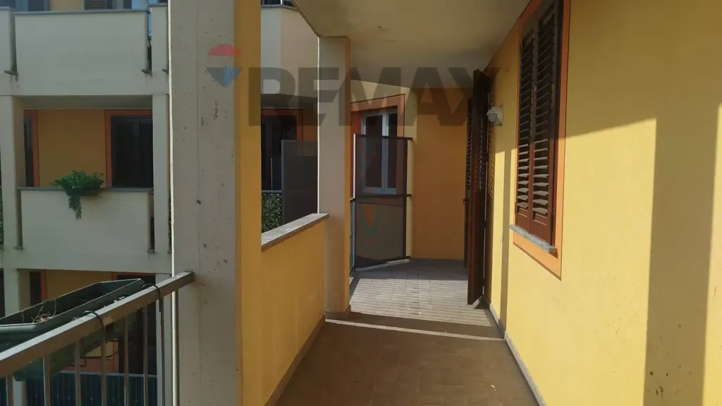 Rõdu - Modernised Triplex with Balcony in Vellezzo Bellini