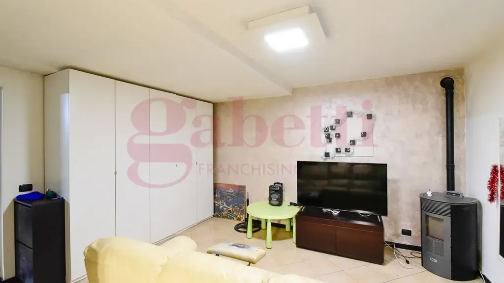 Elutuba - Modern Villa with Garden in Cantù