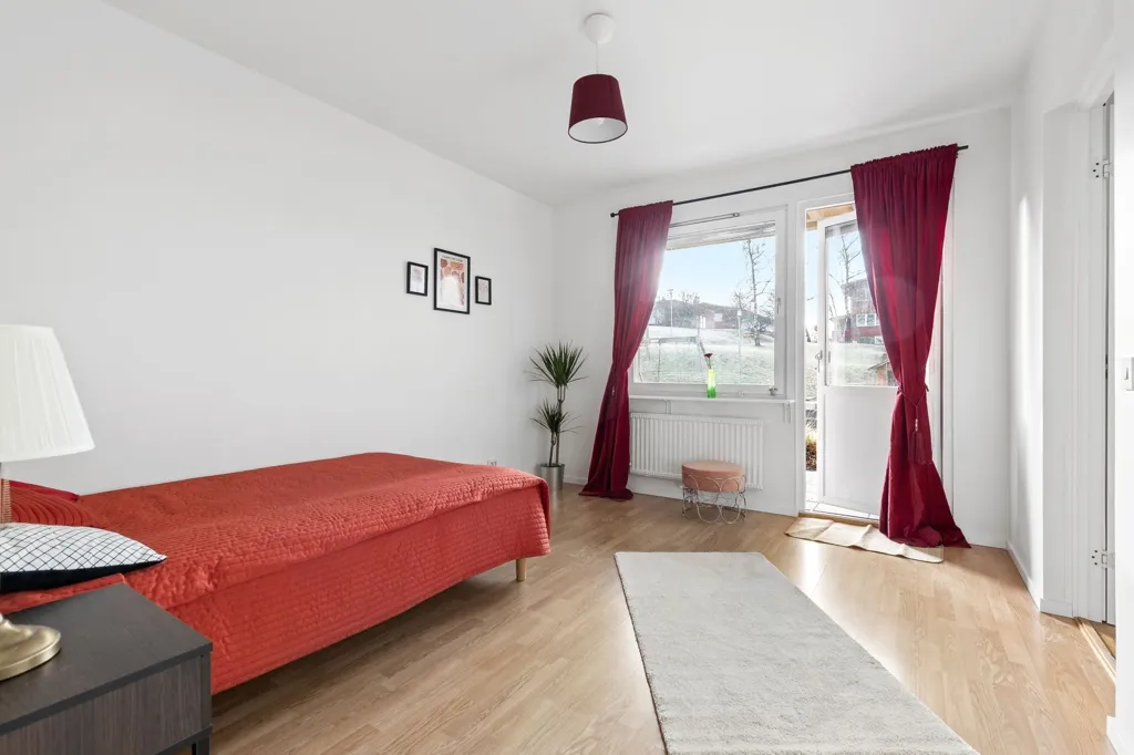 Chambres - 2-Bathroom Flat with Garden in Akalla