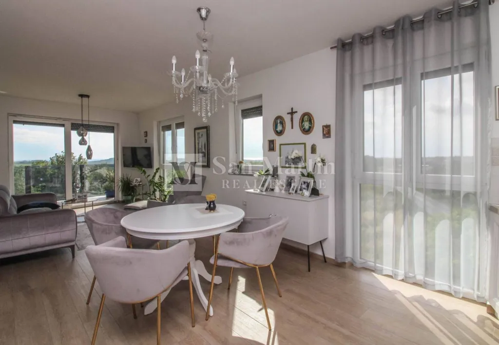 Dining Room - Modern Apartment with Sea View in Poreč