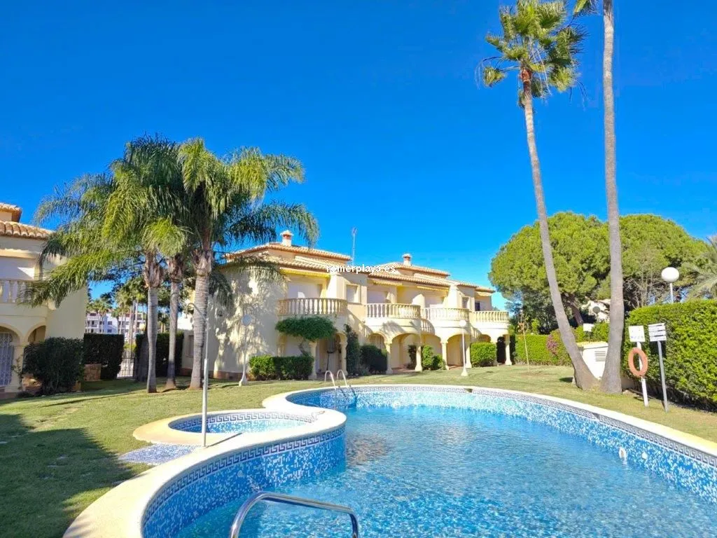 Piscine - Beachfront Apartment with Pool in Dénia