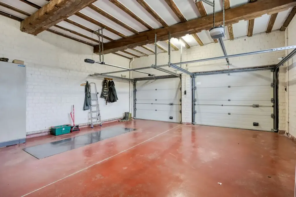 Garage - Villa with Unique Plot in Leuven Outskirts