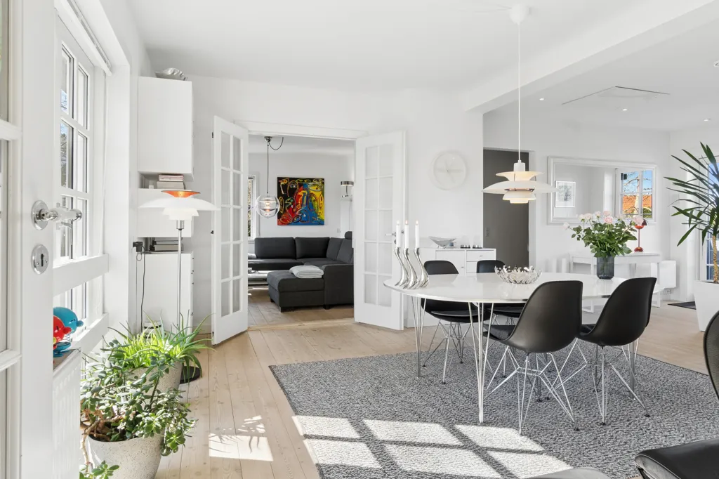 Dining Room - Charming Brick Villa with Terrace in Birkerød
