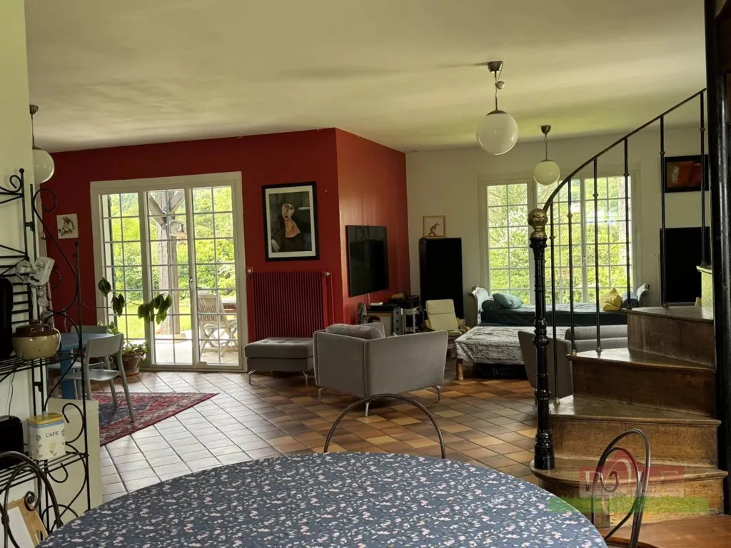 Séjour - Villa de 9 Pièces avec Piscine à Vienne