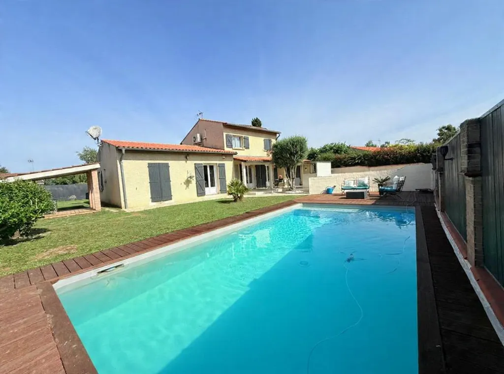 Bassein - Luxury House with Pool in Pins-Justaret