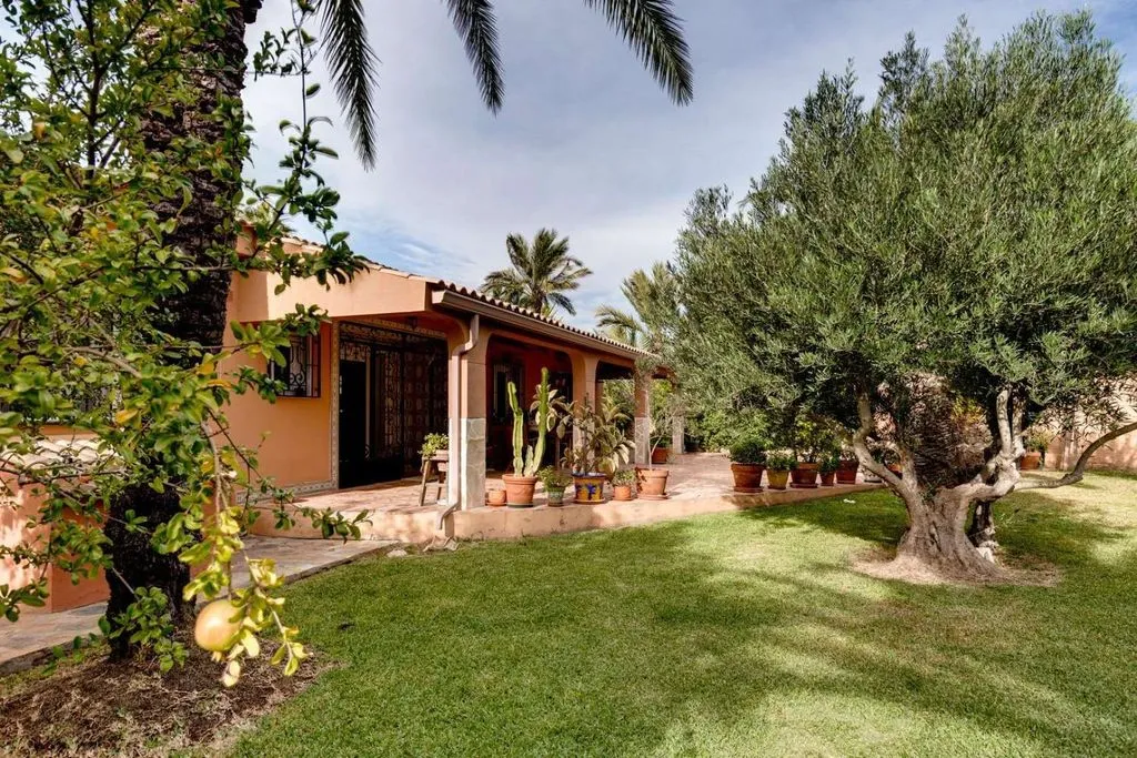 Garden - Luxury Villa with Private Pool in San Luis, Torrevieja
