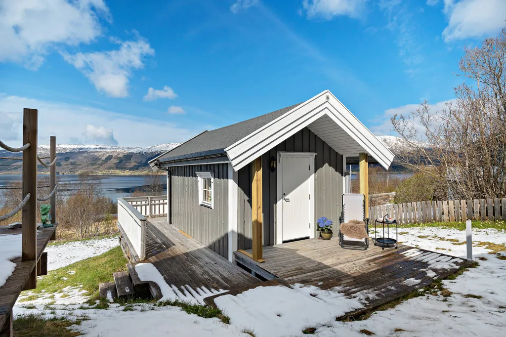 Esterno - Scenic Cabin with Pool in Nesnastrand