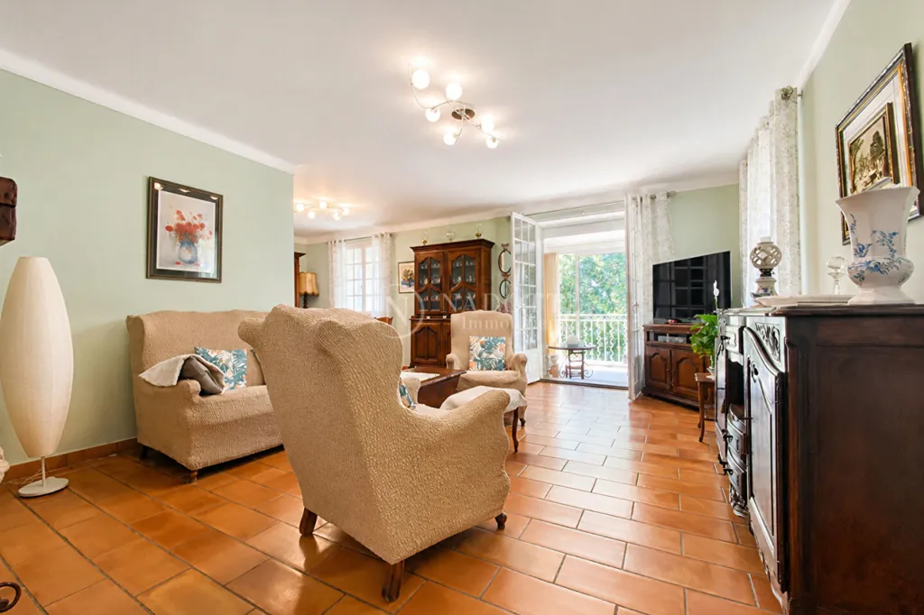 Elutuba - 3-Bedroom Villa with Veranda in Gargas