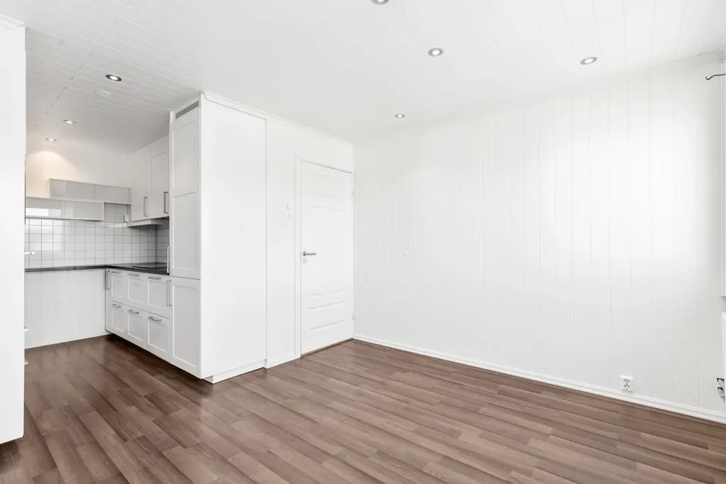 Cucina - Modernised Apartment with Glass Balcony in Oslo