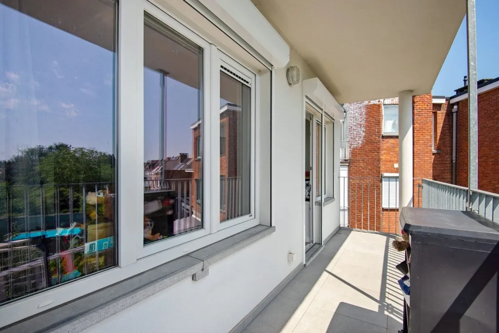 Balcon - Appartement Rénové avec Garage à Lier
