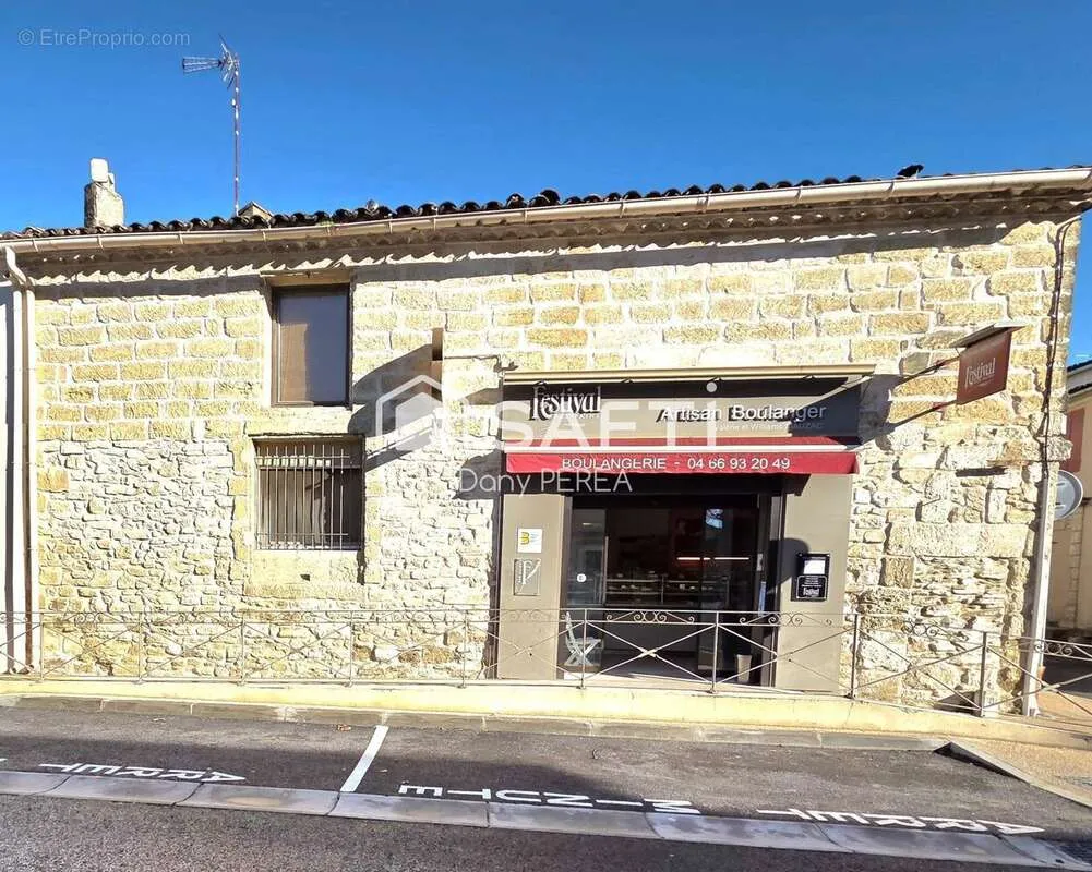 Commercial property in Saint-Laurent-D'aigouze