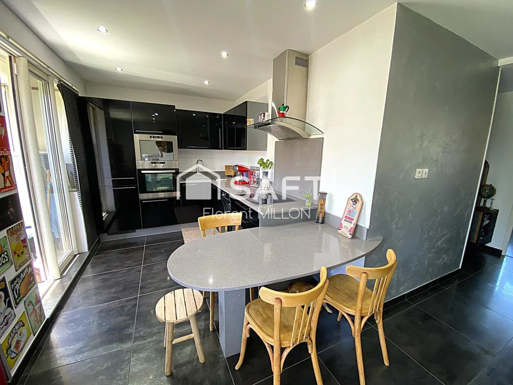 Cucina - Renovated 3-Bed Flat with Balcony in La Tronche