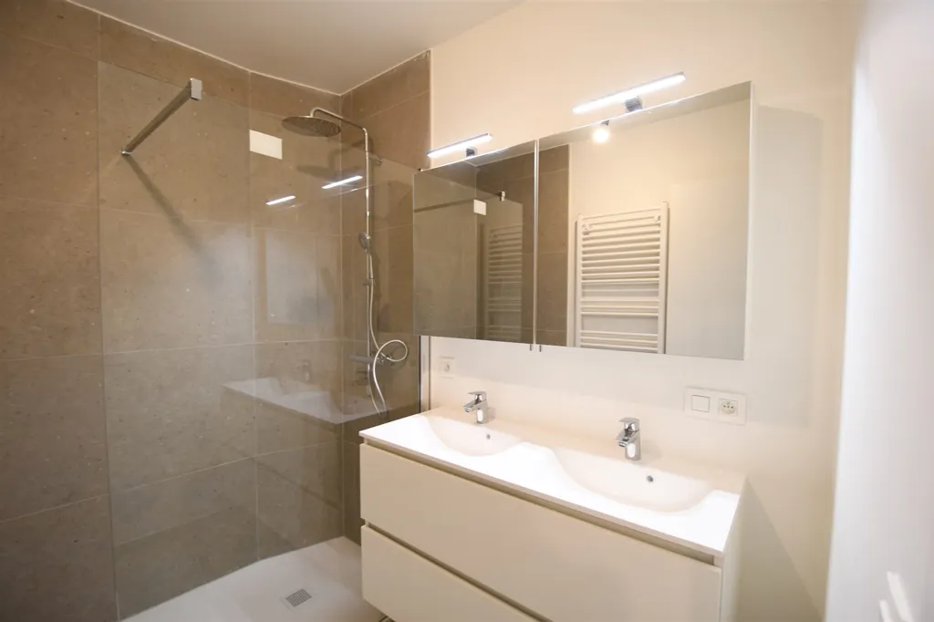 Vannitoad - Modern Apartment with Terrace in Stekene