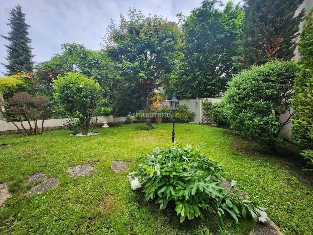 Aed - Mansart House with Garden in Chennevières-sur-Marne