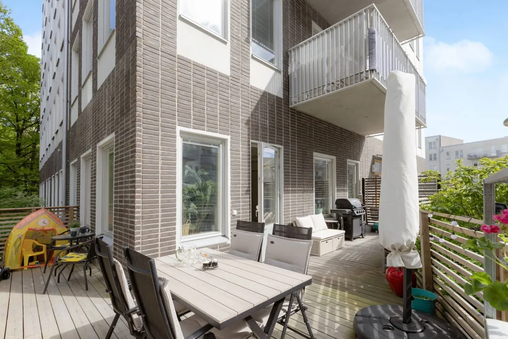 Terrasse - Apartment with South-Facing Terrace in Rissne