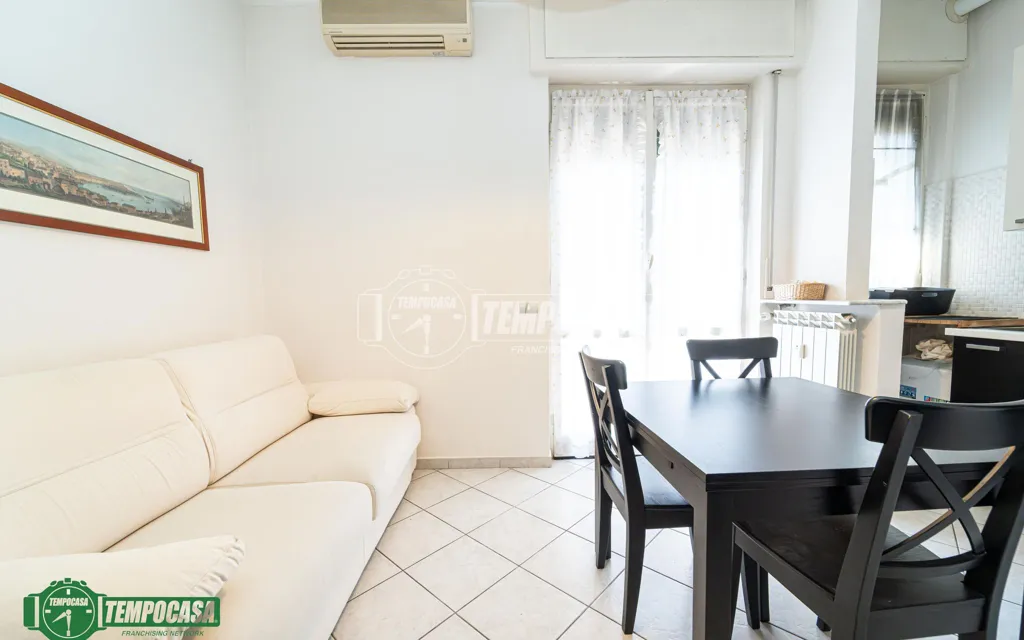 Comedor - Bright 2-Bedroom Apartment with Balcony in Milan