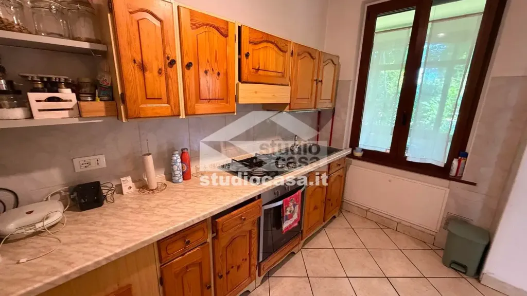 Cuisine - Villa with Three Apartments in Crema