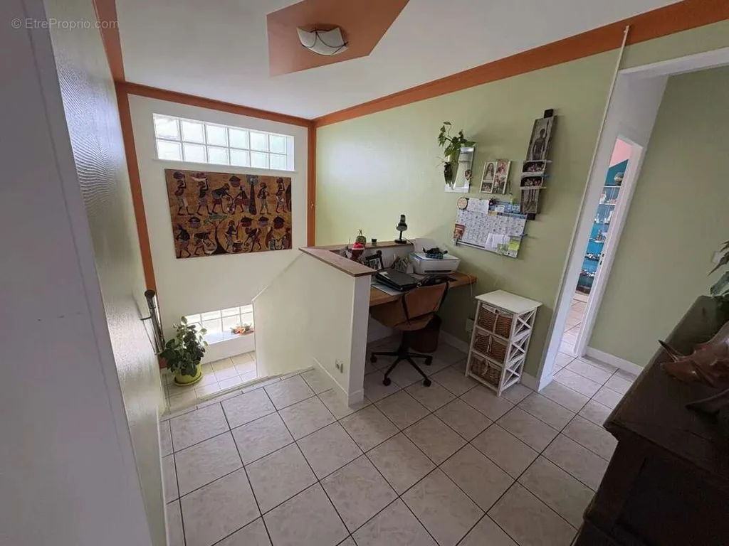 Studio - Spacious 5-Bedroom House near Cambrai