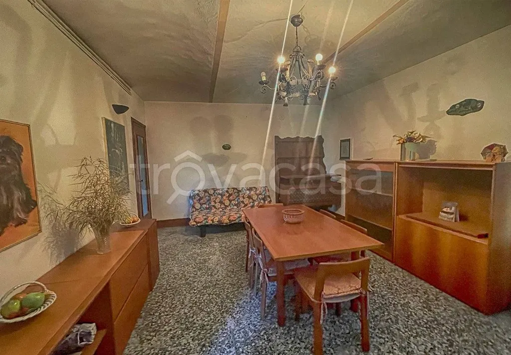 Salle à manger - Rustic Casale with Vineyard Views in Santo Stefano Belbo