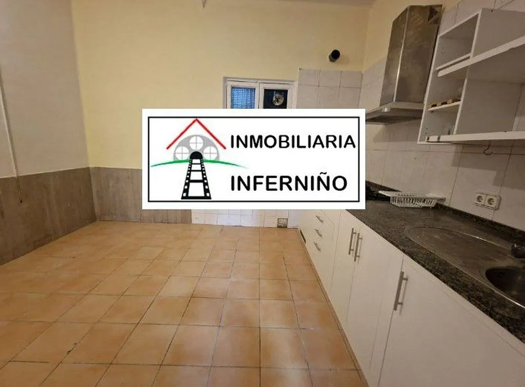 Cocina - Casa con terraza y local comercial en Piñeiros