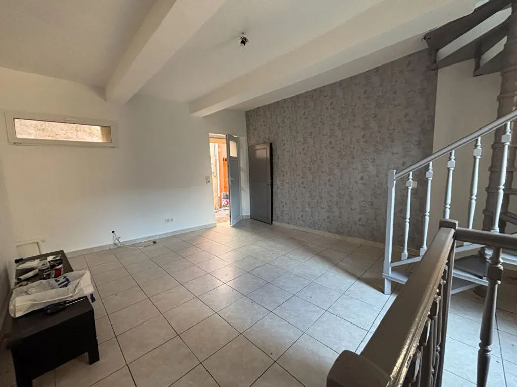 Elutuba - Village House with Parking in Les Mayons