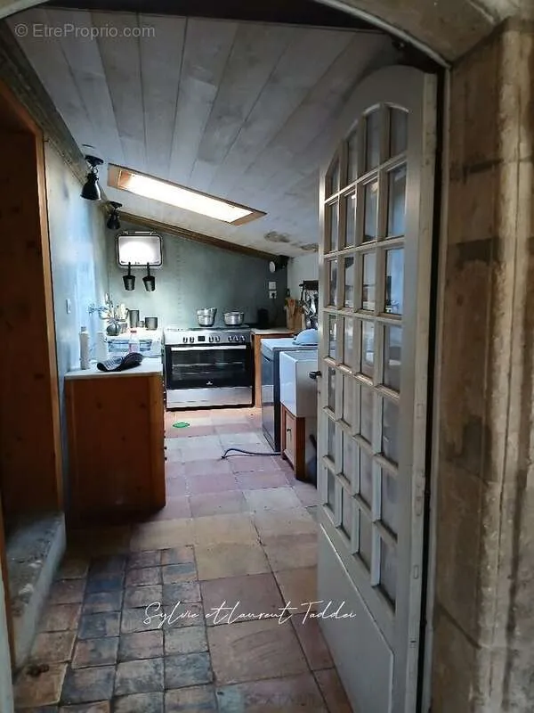 Maison 12 pièces à Montendre