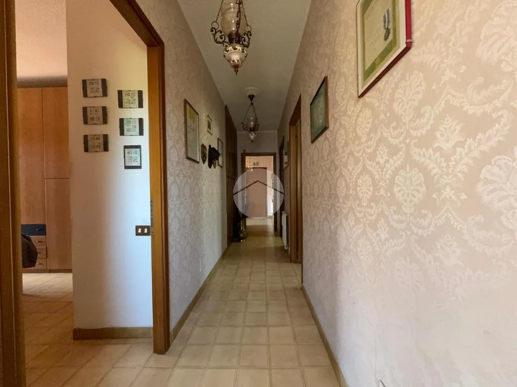 Ingresso - Appartamento con balcone e posto auto a Roma