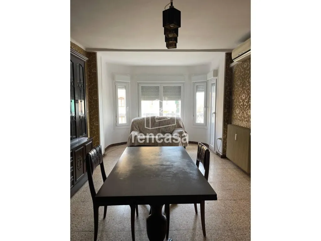 Söögituba - Spacious Flat with Balcony in Instituts