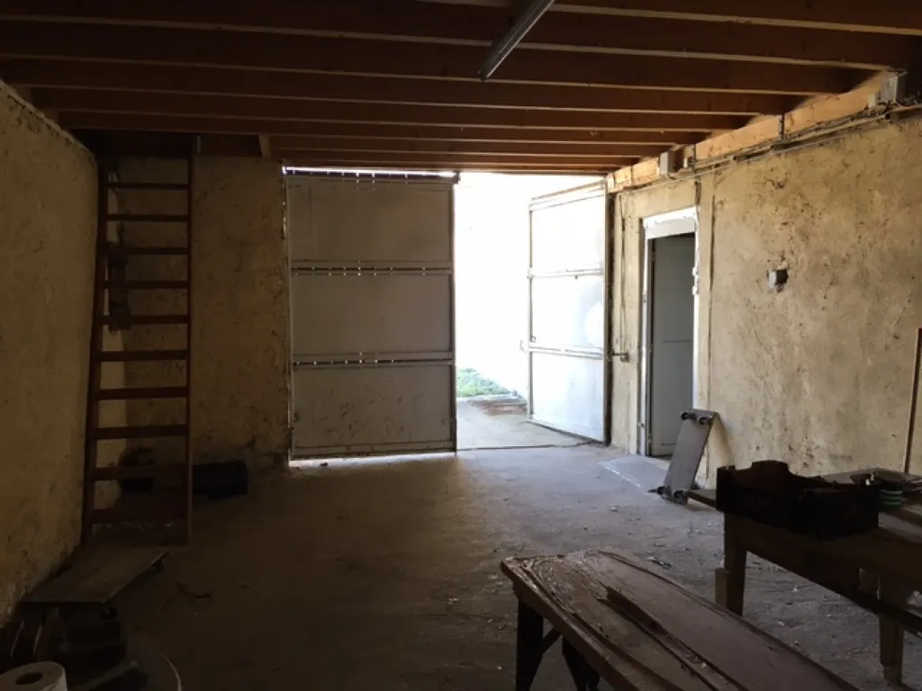 Garaaž - House with Barn on 1.96ha in Brécy