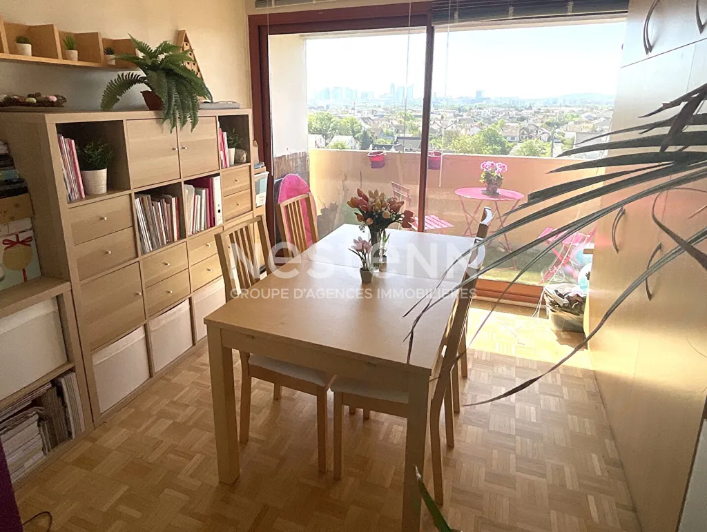 Sala da pranzo - Bright 3-Piece Apartment with Balcony in Houilles