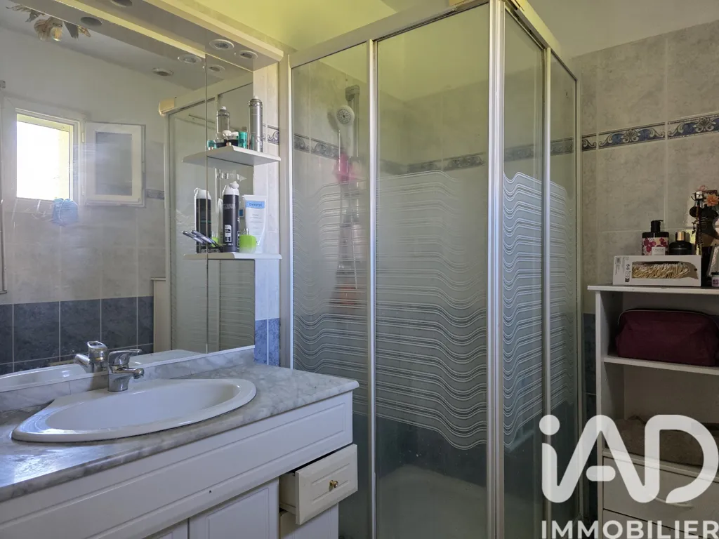 Bathrooms - Spacious House with Garden in Plédéliac