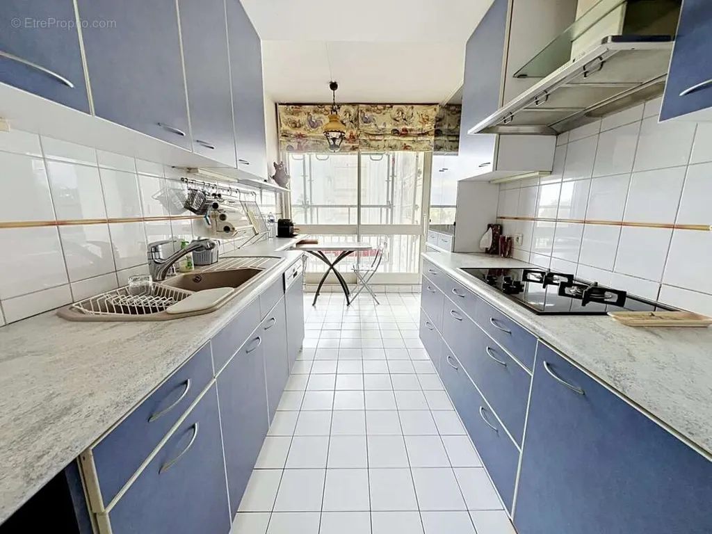 Köök - Luxury Apartment with Parking in Garches