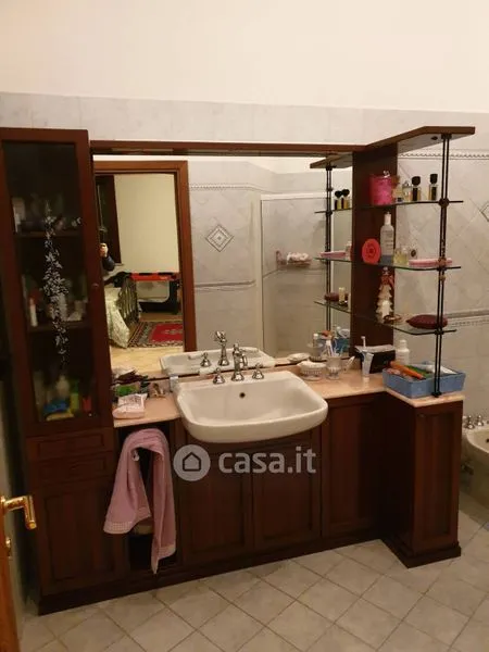 Bathrooms - Significant Villa with Terrace in Viadana Centre
