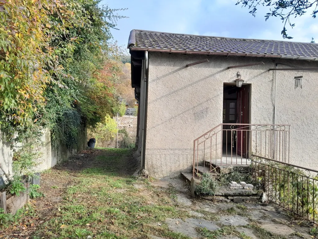 Välivaade - Rustic Hamlet House for Renovation in Ventalon