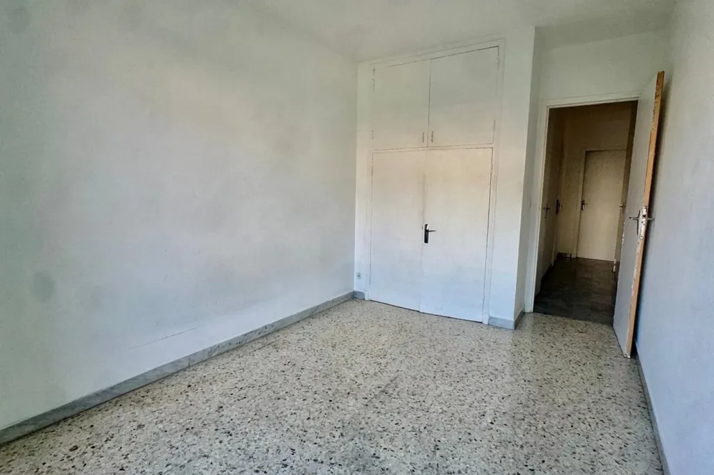 Rooms - Bright 3-Piece Apartment with Balcony in Nice