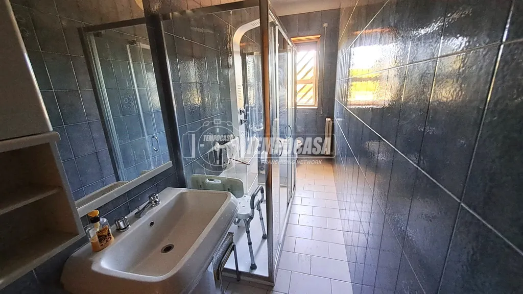 Bathrooms - Trilocale with Balcony near Parco, Adelfia