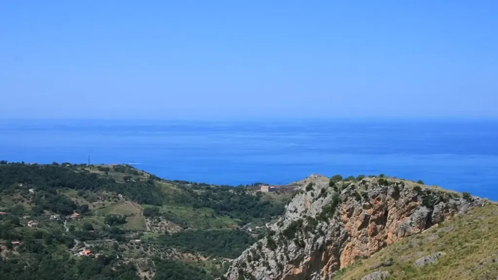 Historic Townhouse with Sea View in Grisolia