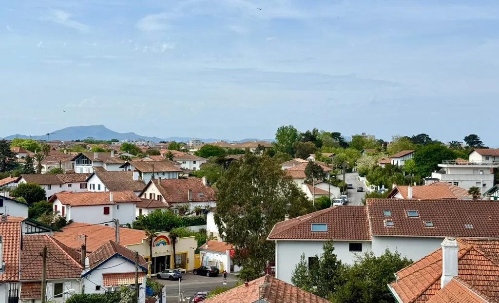 Duplex with Mountain View in Anglet 5 Cantons
