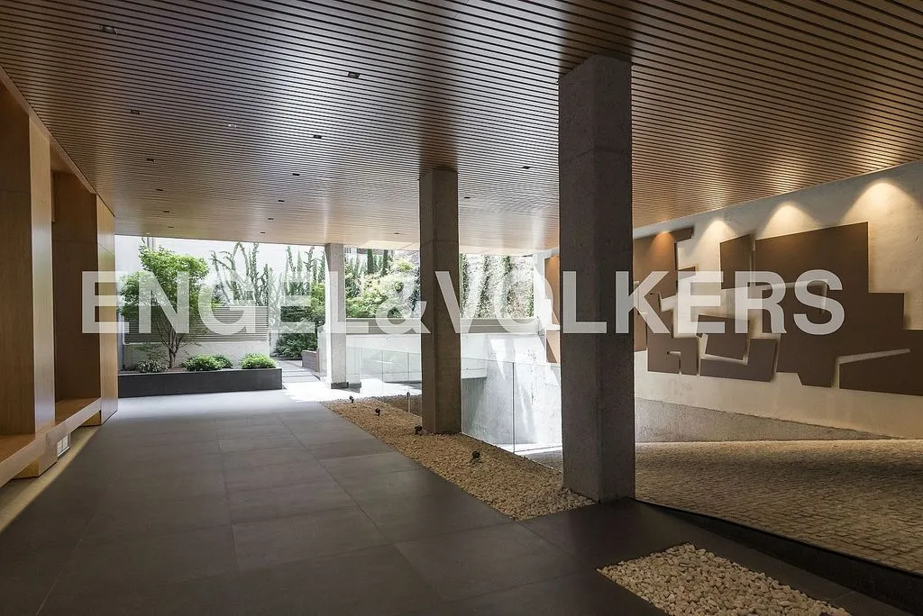Ingresso - 3-Bed Apartment with Pool in Ríos Rosas