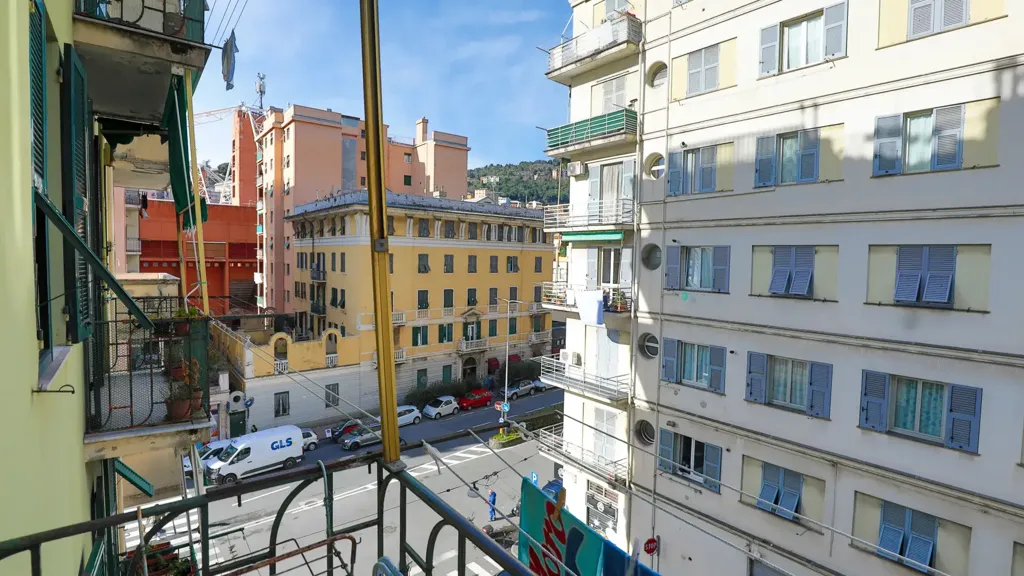 Rõdu - Central Apartment with Balcony in Genoa