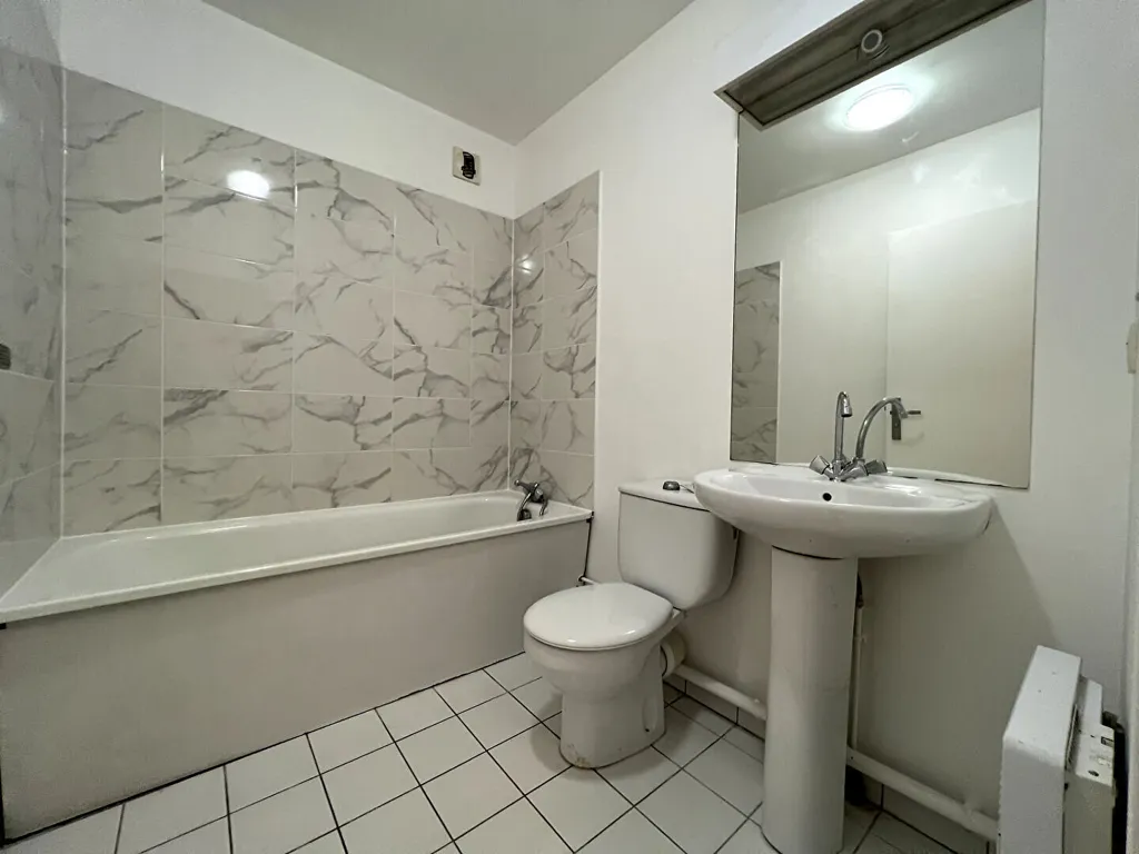 Salles de bain - Studio avec Terrasse dans Résidence à Evry Courcouronnes