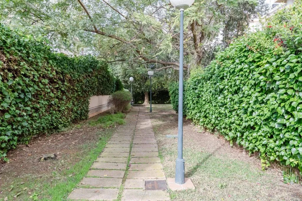 Jardin - Luxury Flat with Private Pool in Les Maravelles, Palma