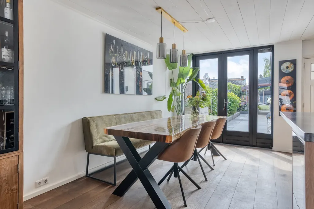 Söögituba - Spacious Semi-detached House with Deep Garden in Halsteren