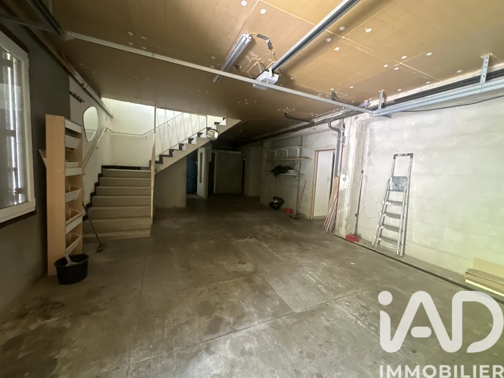 Garage - Maison avec Vue Dominante sur Largentière