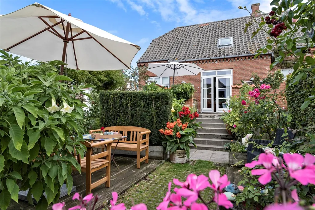 Jardin - Historic Villa with Garden in Juelsminde